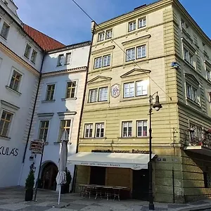Apartament At The Blue Lion & Parking Assistance, Praga
